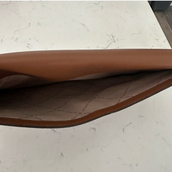 NWOT Michael Kors Clutch - Picture 3 of 4